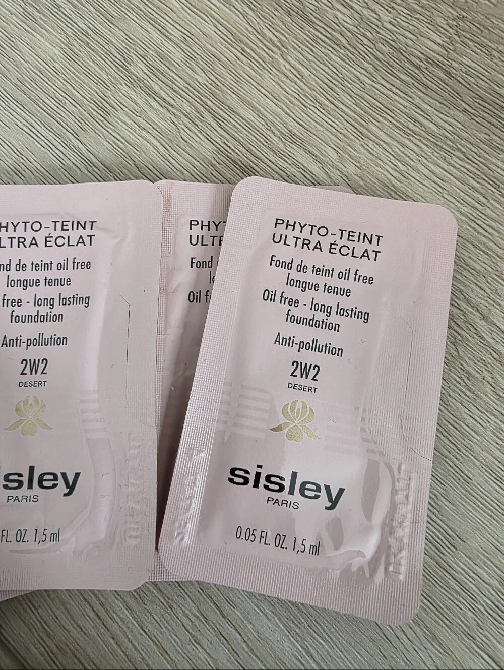 10 Pcs Sisley Phyto-Teint Ultra Éclat foundation packets shade 2W2 Desert